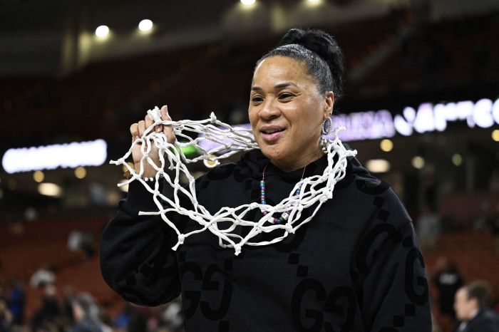 Dawn staley reportedly not knicks hc finalist impressed interview amid nba rumors