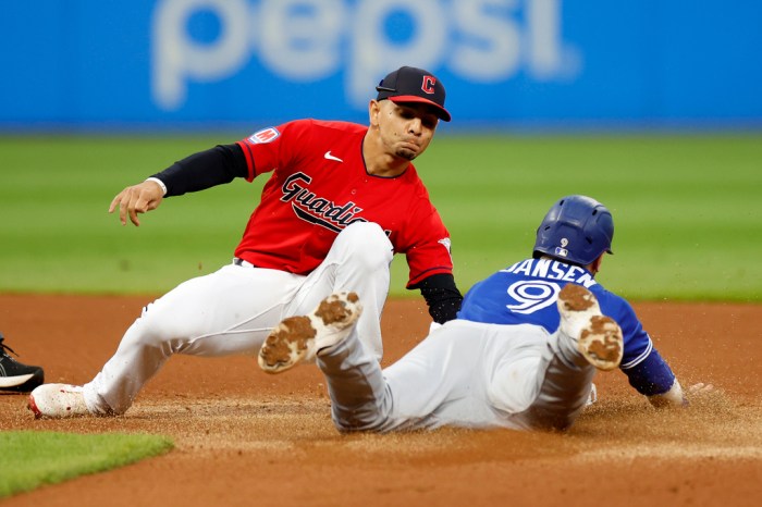 Andres Gimenez Shows Off Gold Glove Defense In Guardians-Blue Jays ... Blue jays andres gimenez idle thursday