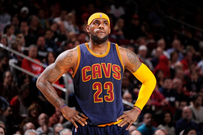 Lebron james reportedly interests mavs if contract bought out not trade amid rumors
