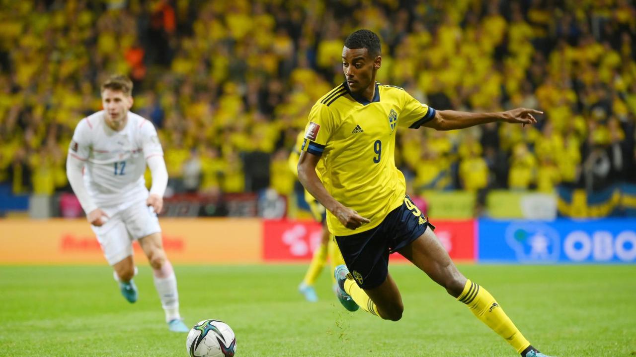 Alexander Isak 'REJECTED Man Utd transfer after advice from agent ... Ranking 6 best transfer landing spots alexander isak