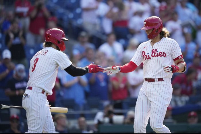 Phillies bryce harper sitting second game of twin bill
