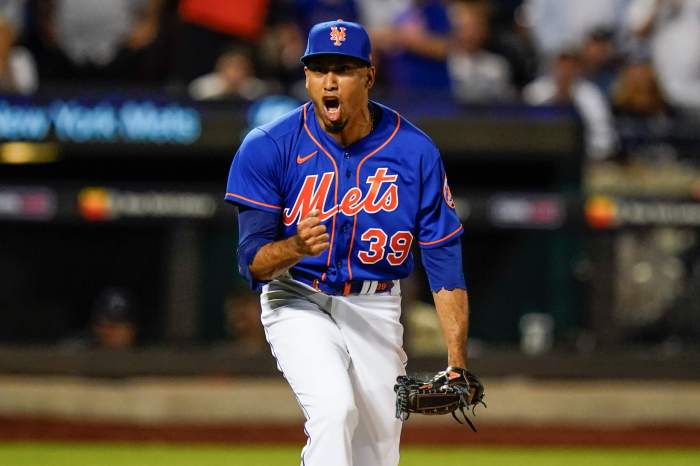 Edwin Diaz Broke Down In Tears After Yet Another Blown Save Mets edwin diaz locks down four out save