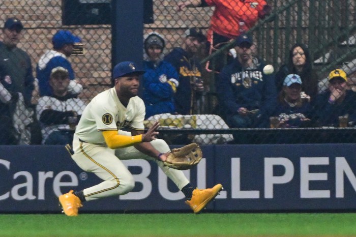 Brewers Yelich Homer in Nightcap