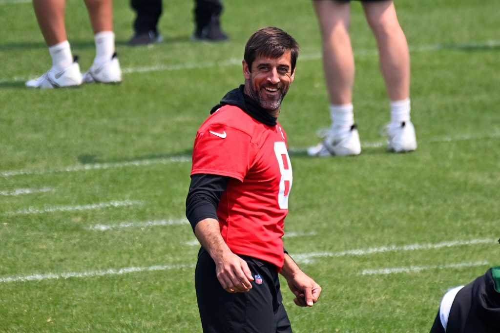 Aaron rodgers hosts several steelers teammates for private workouts ahead of training camp