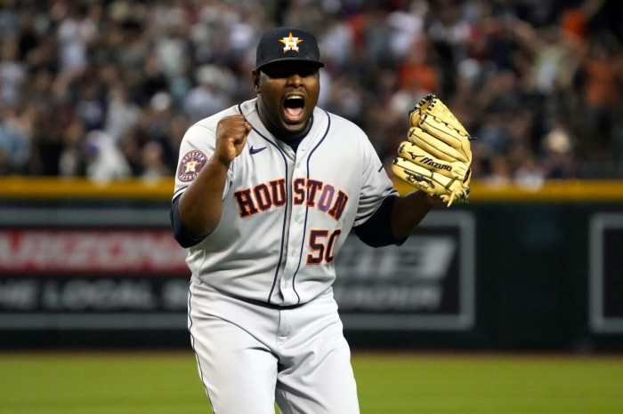Hector neris reaches free agency