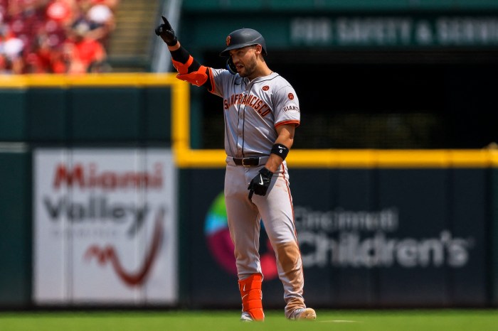 Giants robbie ray goes distance for ninth win