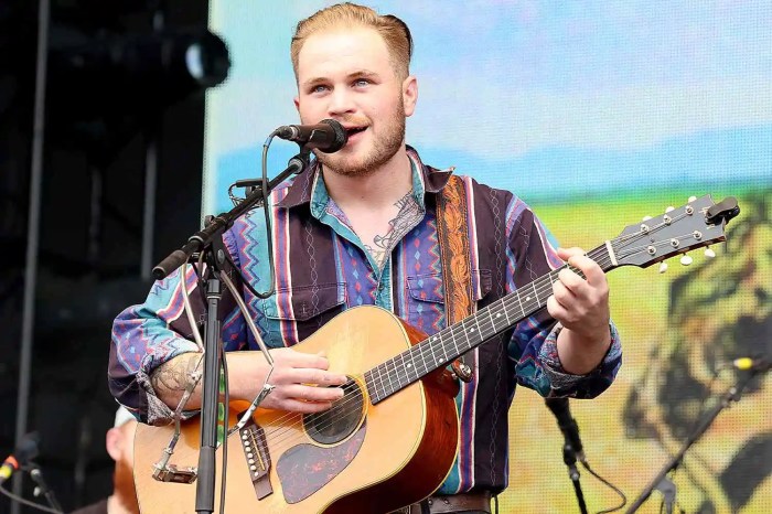 Zach Bryan Announces The Quittin' Time 2024 Tour — See the Dates! Zach wilson opens challenging jets tenure calls dolphins great fit