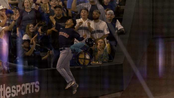 Guardians left fielder Steven Kwan wins Gold Glove | 11/01/2022 ... Guardians steven kwan pair of knocks in loss