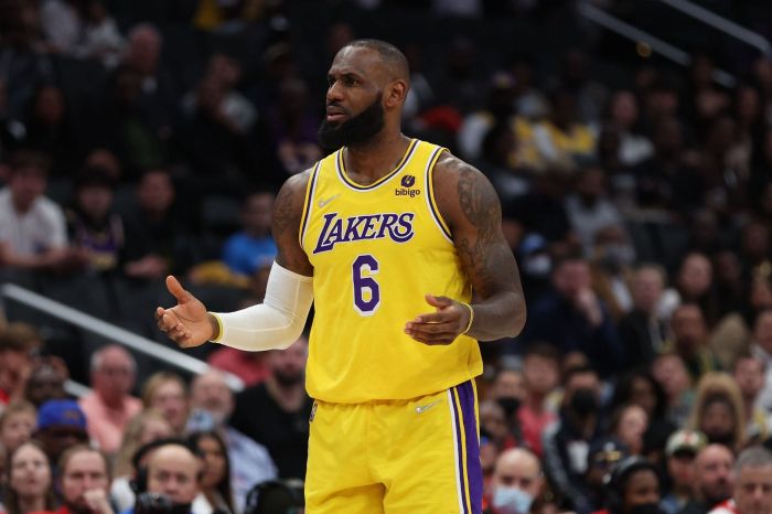 Brian Windhorst drops Lakers JJ Redick-LeBron James 'interview' truth bomb Windhorst says lebron james facing beginning end lakers amid rumors