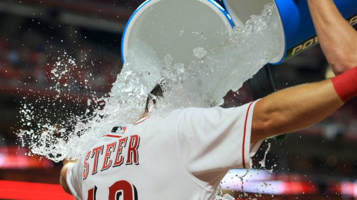 Reds Spencer Steer Wont Start Wednesday