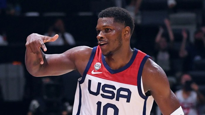 Wolves Win Edwards Praised, Curry Absent