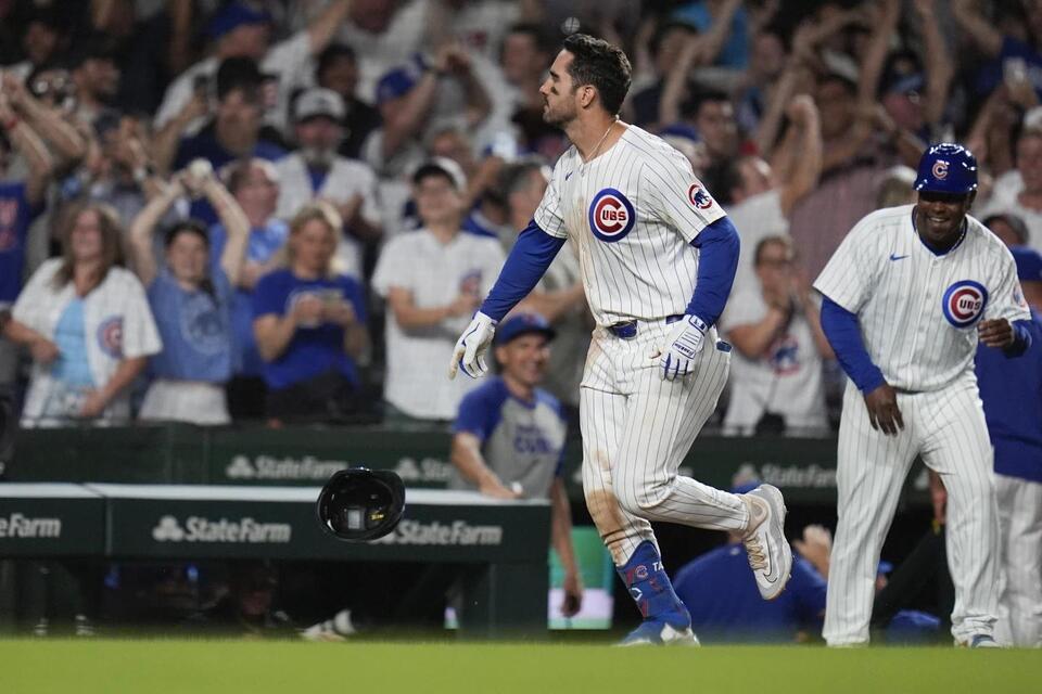 Chicago White Sox lose game to Los Angeles Angels on a wild pitch White soxs michael taylor exits with bruise