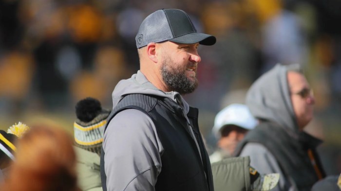 Ranking the greatest quarterbacks of all time where steelers qb aaron rodgers currently ranks on the list