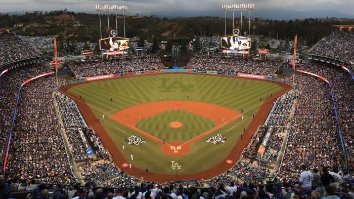 La Dodgers Stadium Dodgers max muncy lands on il