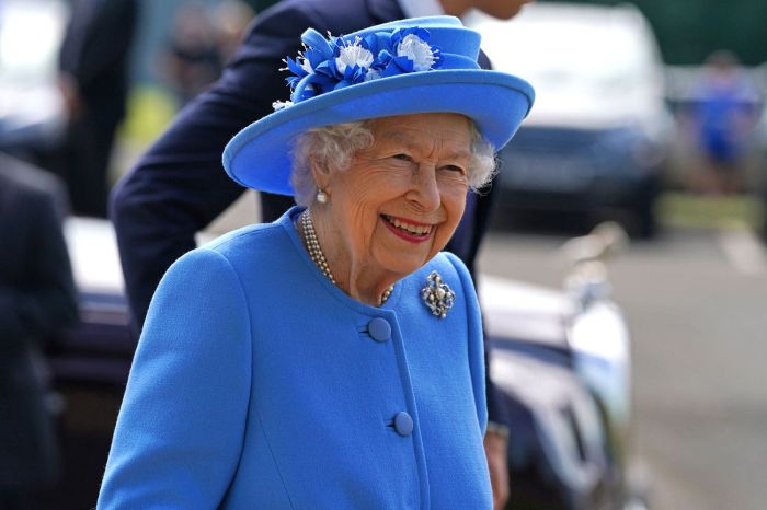 Queen Elizabeth Reveals Platinum Jubilee Emblem Winner Royals noah cameron shuts down mariners