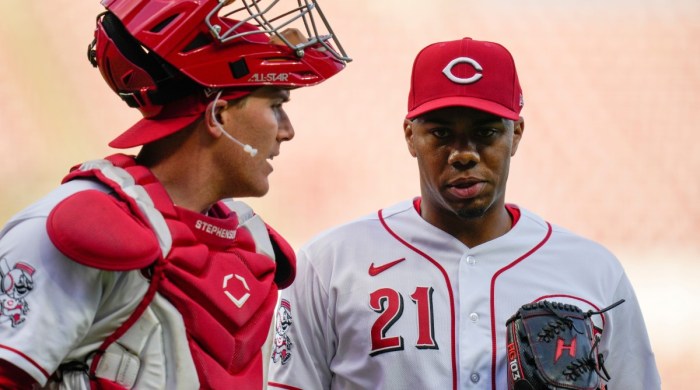 C. Notes: Hunter Greene struggles, Reds’ first all-rookie infield in ... Reds hunter greene faces five batters in live bp