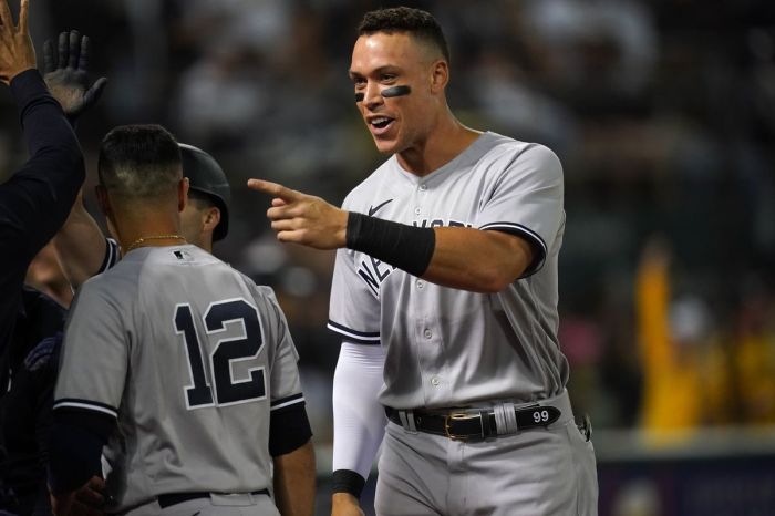Yankees reportedly aggressively seeking right handed bat ahead mlb trade deadline