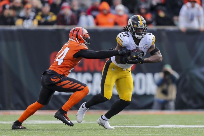 Pittsburgh Steelers RB Najee Harris Rushes for First 100-Yard Game ... Najee harris says steelers didnt know anything offense team had no identity