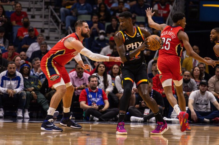 Phoenix Suns Center Deandre Ayton Exits vs. Pelicans With Ankle Injury ... Will deandre ayton actually play hard lebron james and los angeles lakers