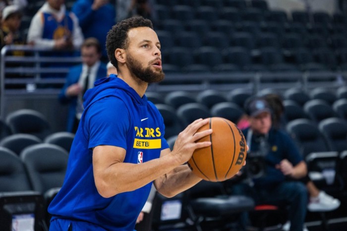Steph Curry Injury Update: NBA insider reveals Warriors star's ... Warriors stephen curry out vs hawks pelvic injury hard fall vs raptors
