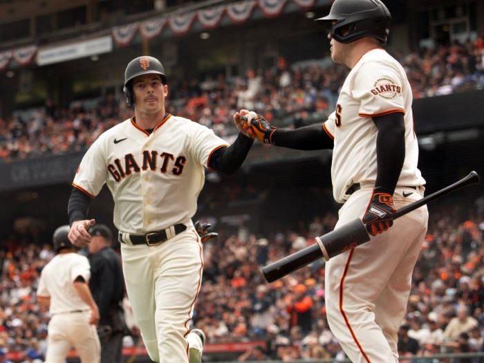 Giants Mike Yastrzemskis Three Hits in Win