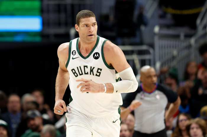 3 Instant Reactions After LeBron James, Lakers Agree to .1M Contract ... Brook lopez reportedly passed lakers contract due lebron james uncertainty