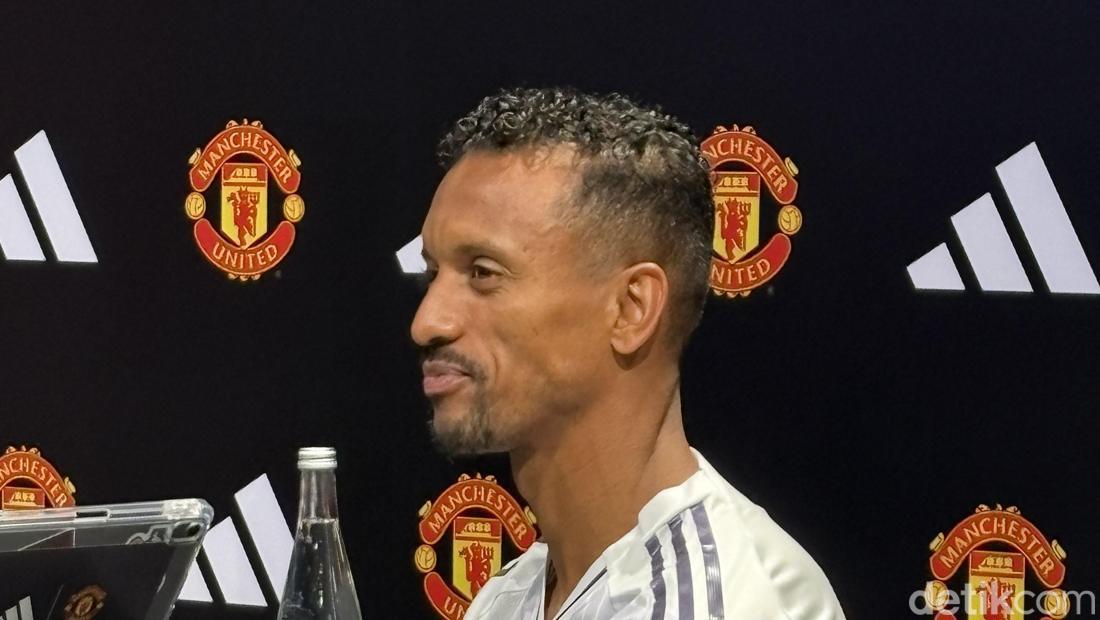 Manchester United’s resurgence to former glory will be a marathon, not a sprint, according to former winger Luis Nani.