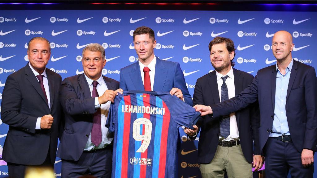 Barcelona Executives Allegedly Asked Robert Lewandowski to Halt Goal-Scoring Pursuit to Avoid Bonus Payment.