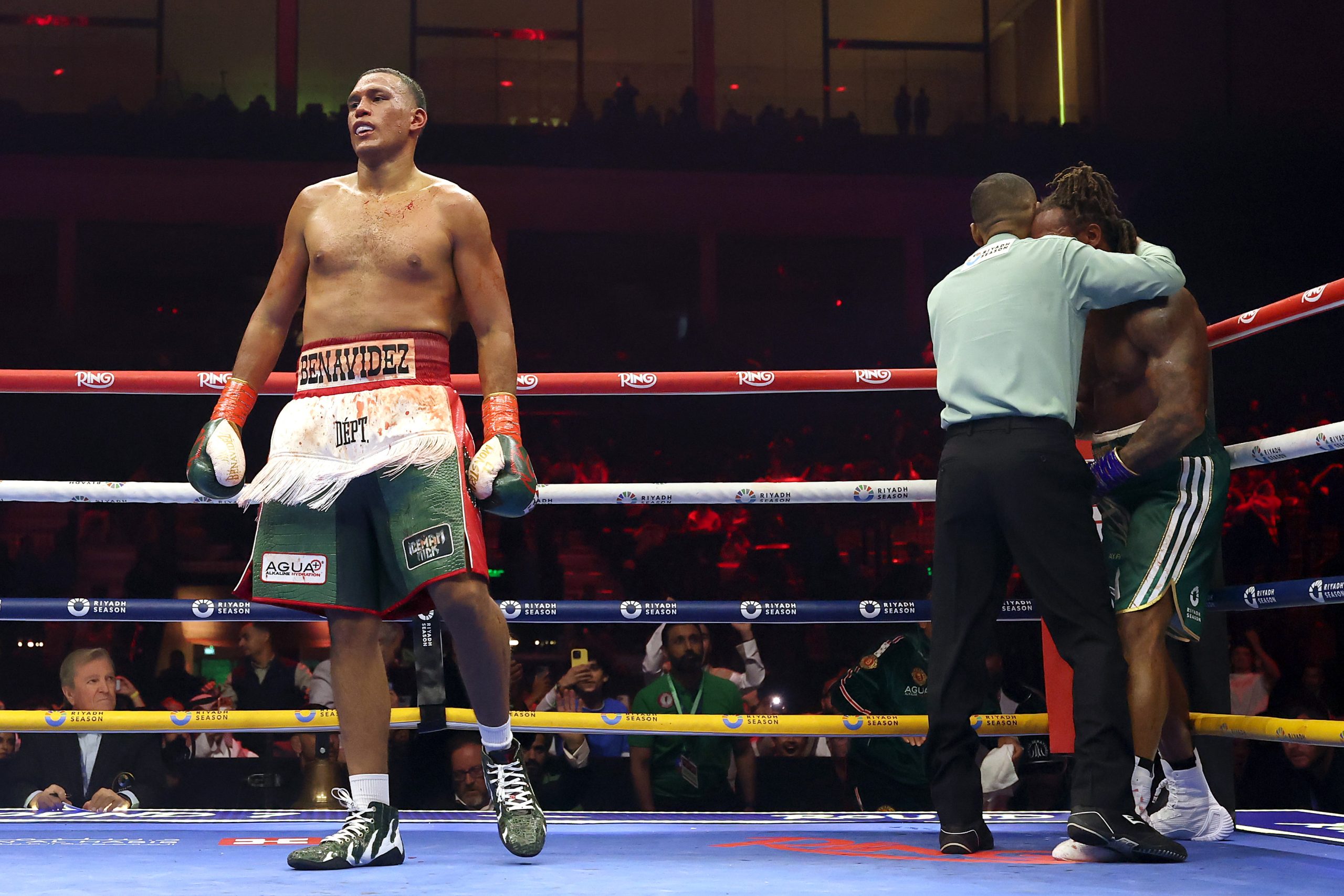 Benavidez Extends Undefeated Streak with Seventh-Round TKO Victory Over Yarde in Riyadh Showdown