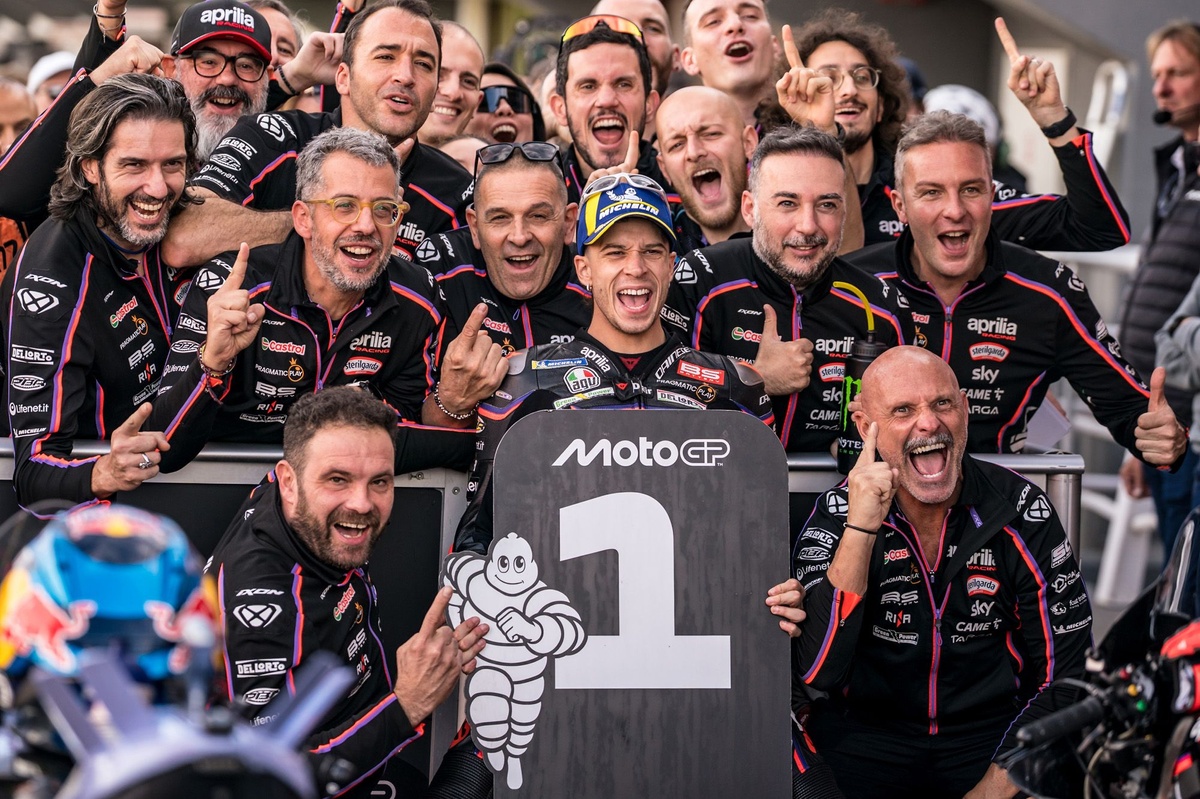 Bezzecchi Shatters Valencia Track Record, Secures Pole Position for Season Finale