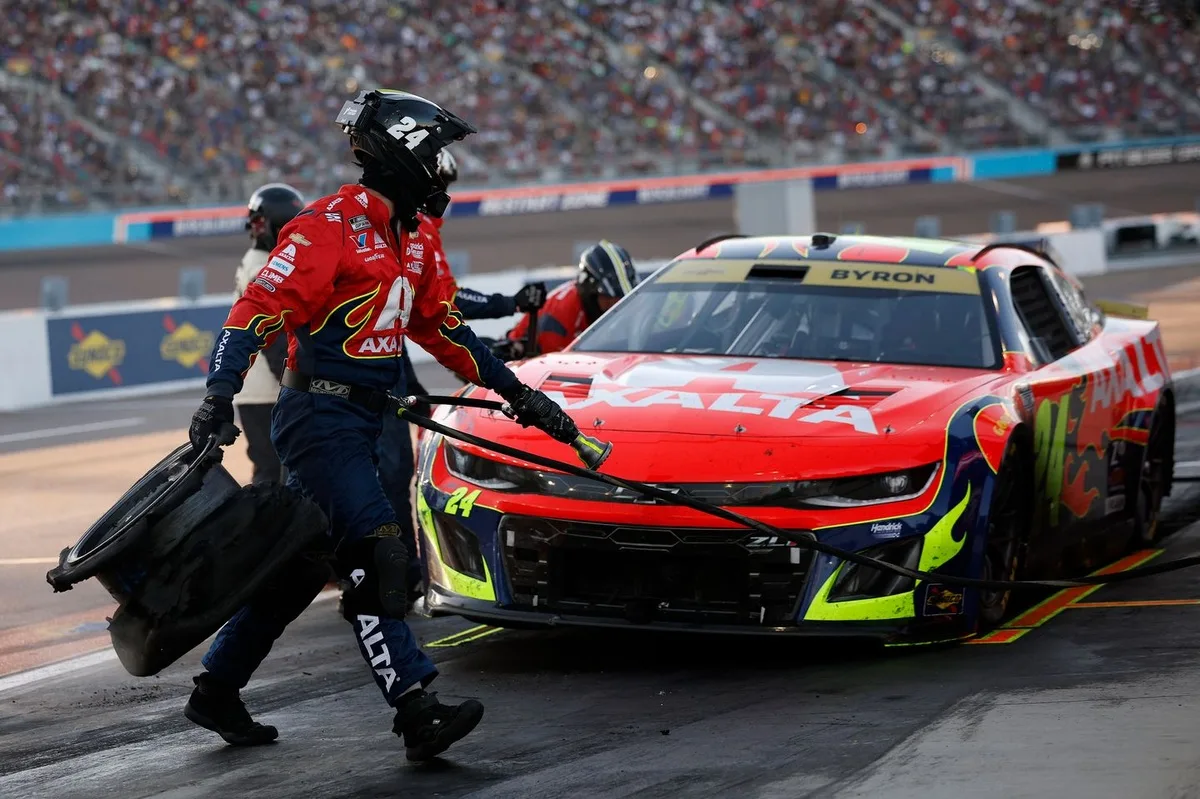 Byron Expresses Regret to Hamlin After Late-Race Incident Costs Rival Championship Bid