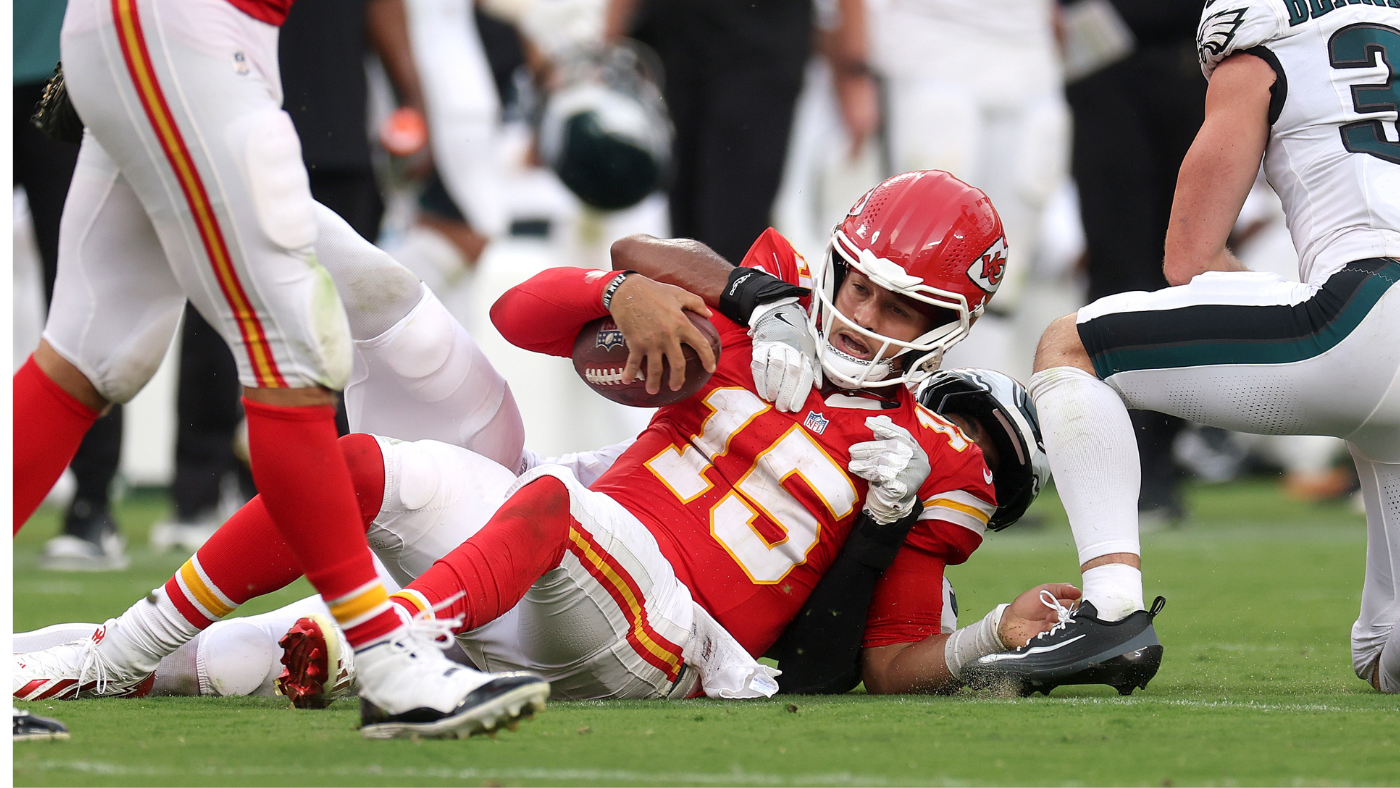 Gridiron Gloom for Mahomes, Burrow Injury Adds to NFL Woes, Crawford Stuns Canelo