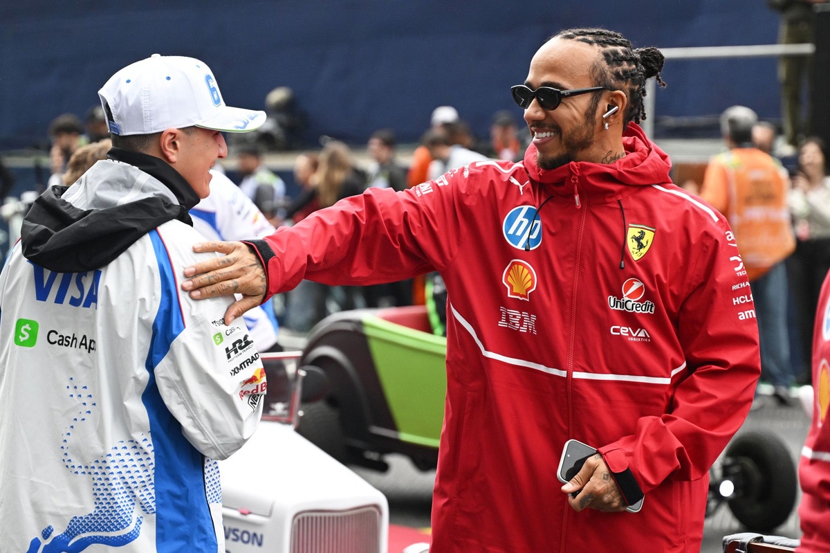 Hamilton Advocates for F1’s Emerging Talent, Challenges Criticism from Veteran Pundits