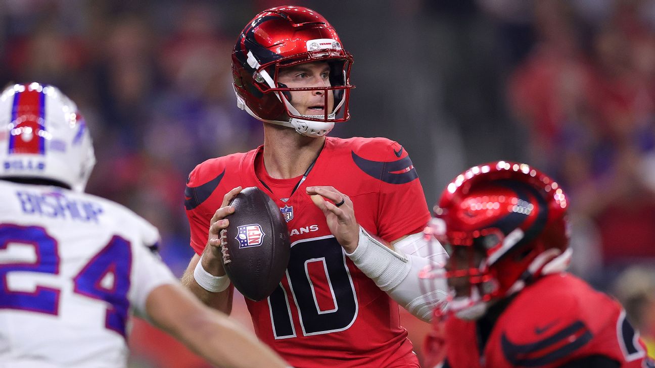 Houston Texans Secure Critical Victory Over Buffalo Bills, Bolstering Playoff Hopes as Jayden Higgins’ Touchdown Defines First Half.