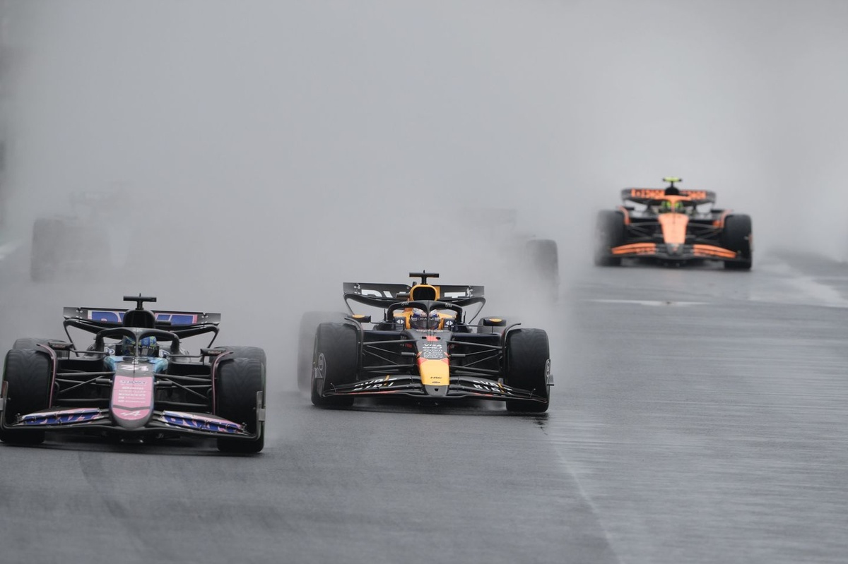 Interlagos Showdown: F1 Title Battle Intensifies Amidst McLaren’s Surge, Verstappen’s Charge, and Midfield Scramble at the Brazil Grand Prix.