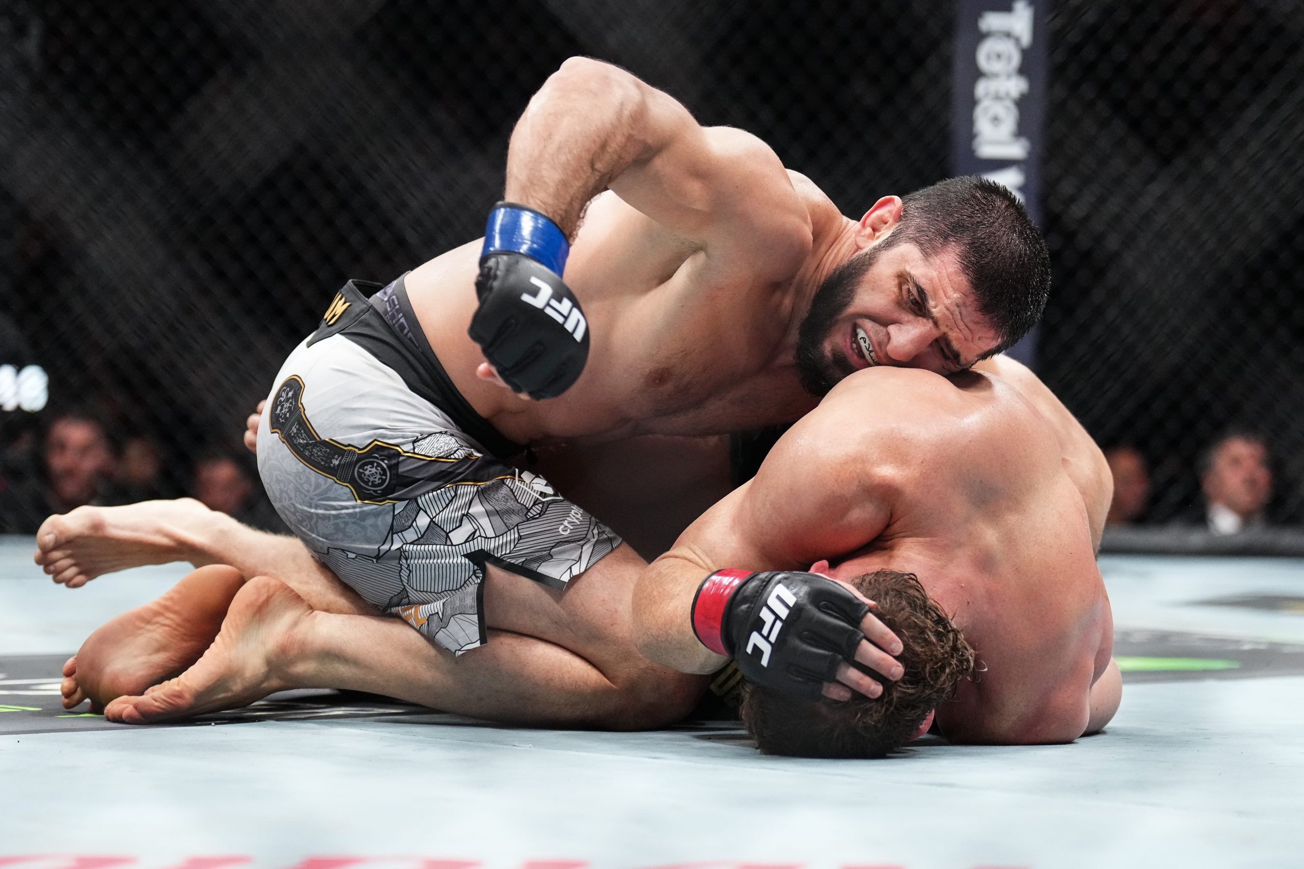 Islam Makhachev Claims Welterweight Championship with Dominant Display at UFC 322