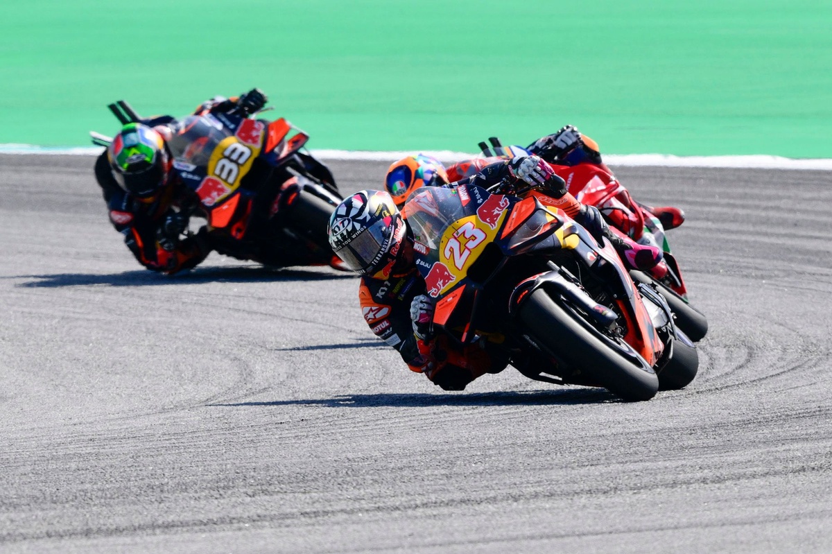 KTM’s Tire Management Triumphs Over Aprilia’s Setback at Sepang MotoGP