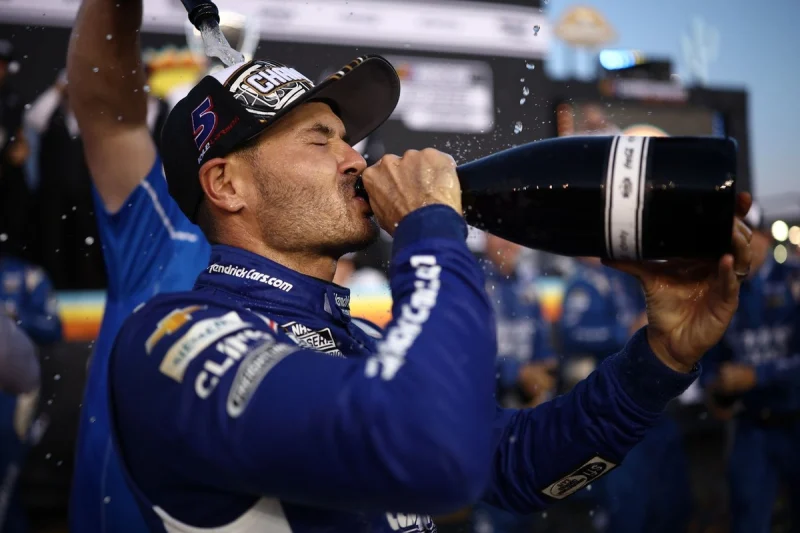 Kyle Larson Claims Second NASCAR Cup Series Championship in Overtime Thriller at Phoenix; Blaney Victorious in Season Finale