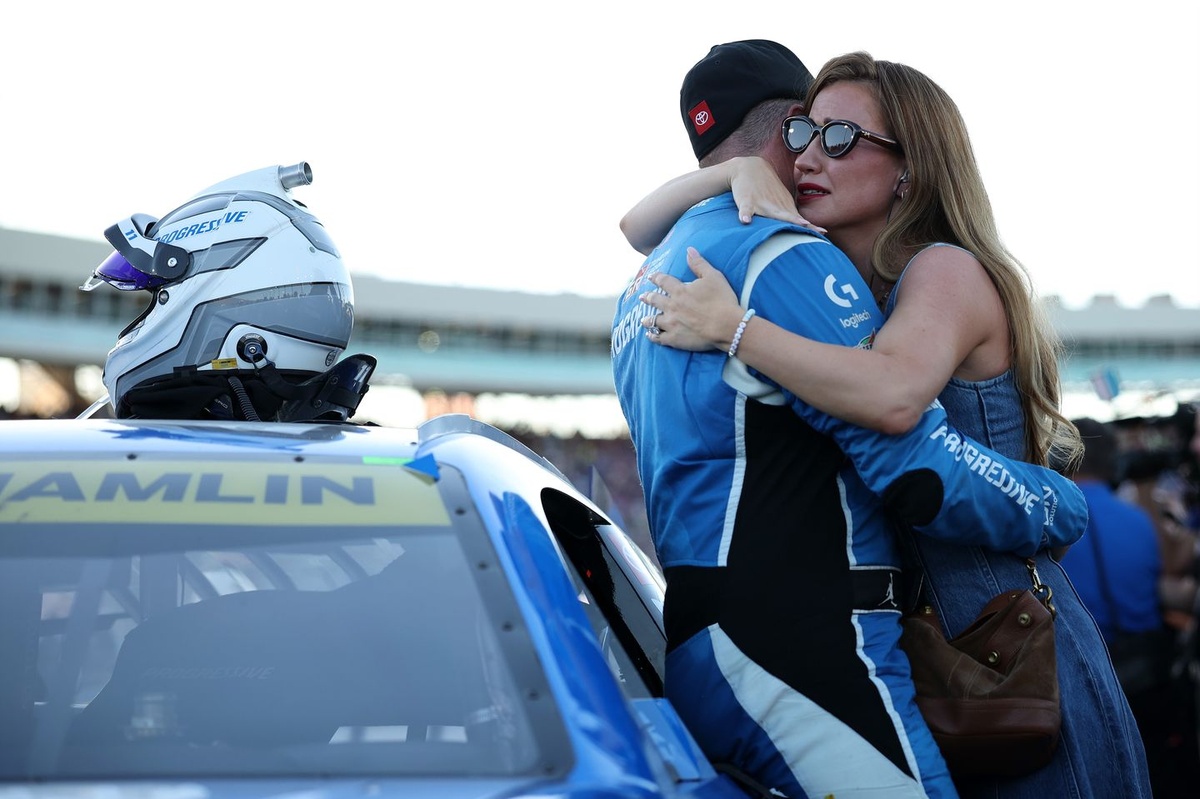 Kyle Larson Expresses Empathy for Denny Hamlin’s Heartbreak in NASCAR Championship Stumble