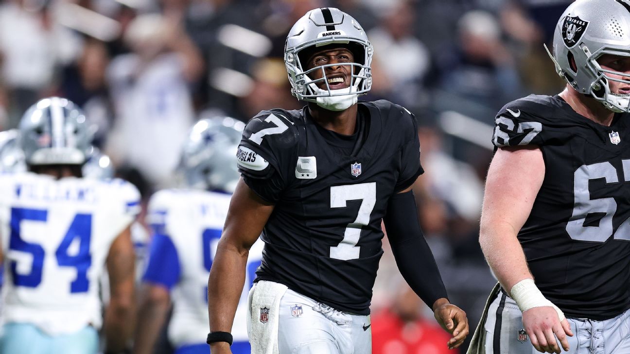 Las Vegas Raiders Quarterback Geno Smith Issues Apology Following Obscene Gesture Towards Fans