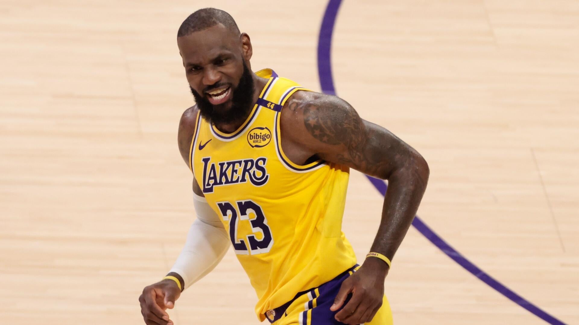 Los Angeles Lakers’ Star LeBron James Cleared for Basketball Return Amidst Team’s Surprising Start.