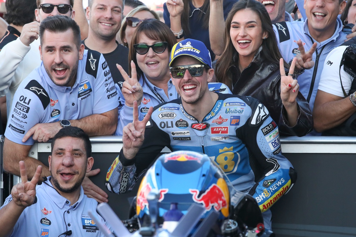 Marquez Triumphs in Valencia Sprint as Bezzecchi Fades