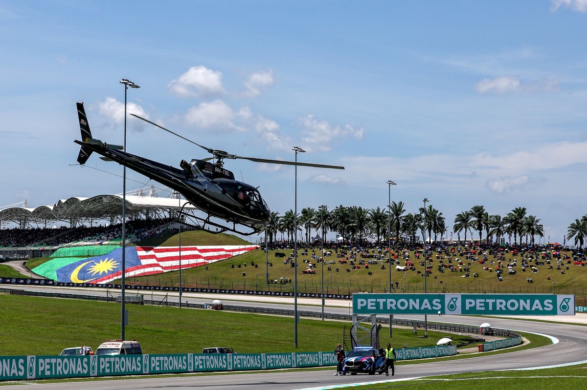 MotoGP World Champion Bagnaia Voices Concerns Over Moto3 Race Continuation Following Sighting Lap Incident at Sepang
