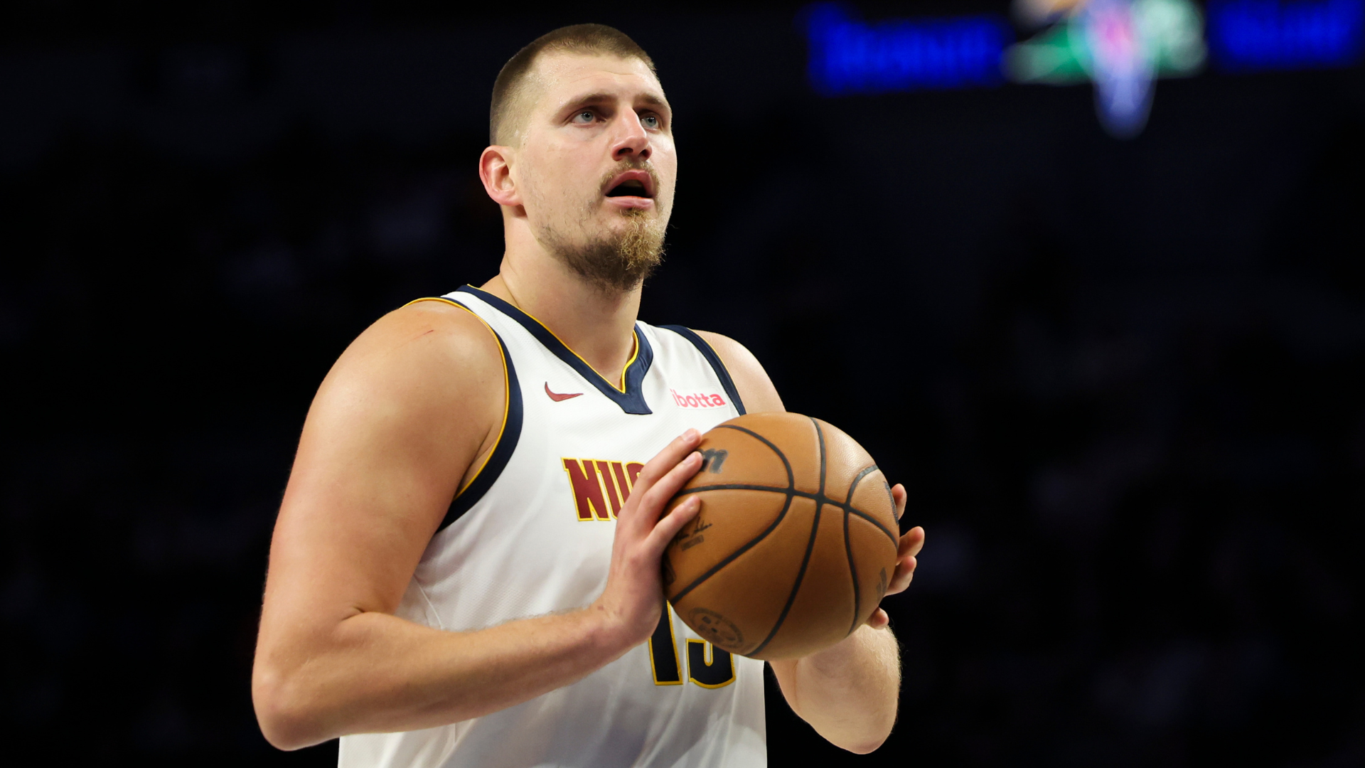 Nikola Jokić’s Unprecedented Offensive Efficiency Redefines Center Play in the NBA.