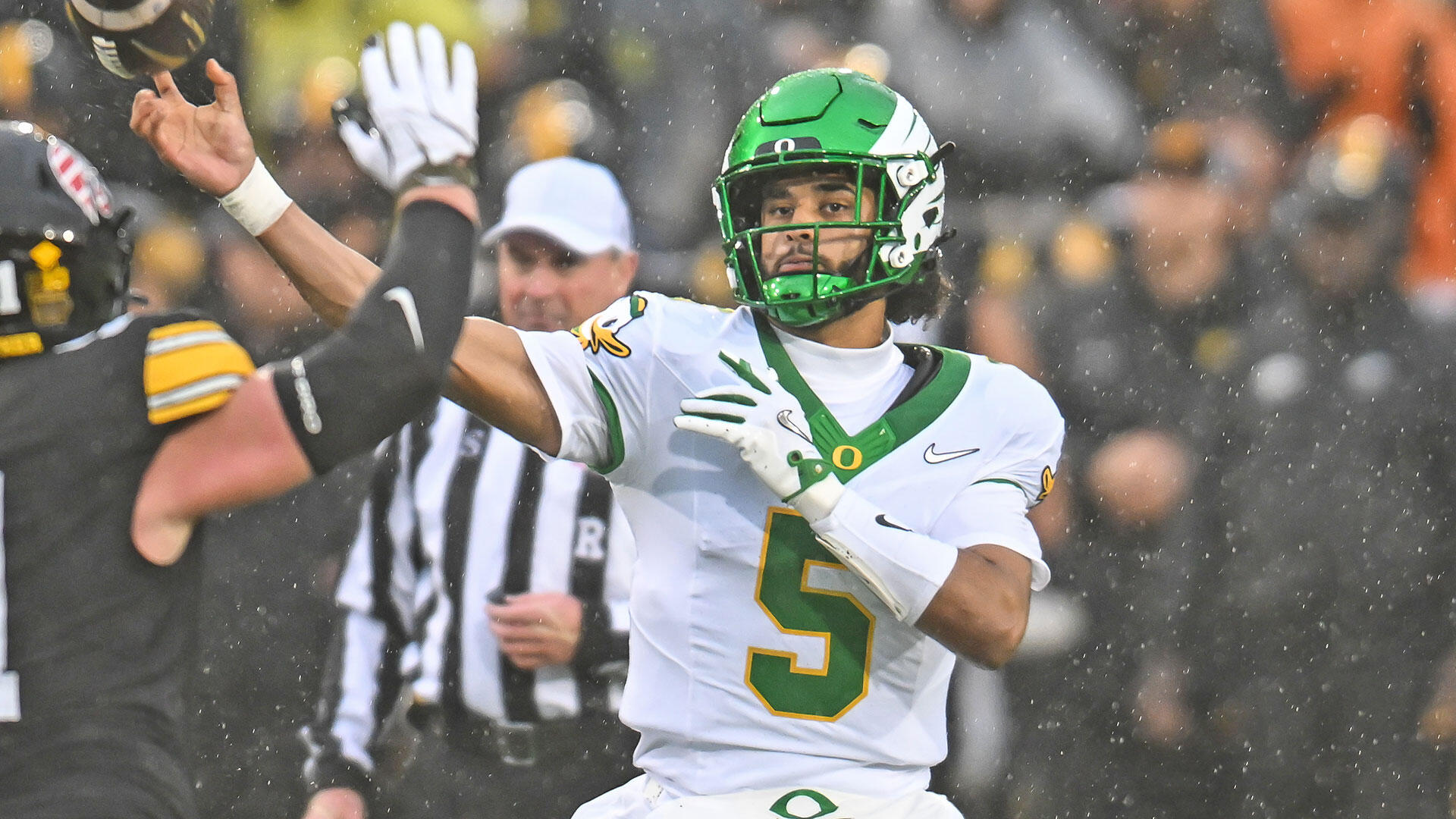 Oregon Ducks Face Minnesota Challenge Amidst Playoff Hopes; Top Bets Span NBA and NHL Action on Friday, November 14.