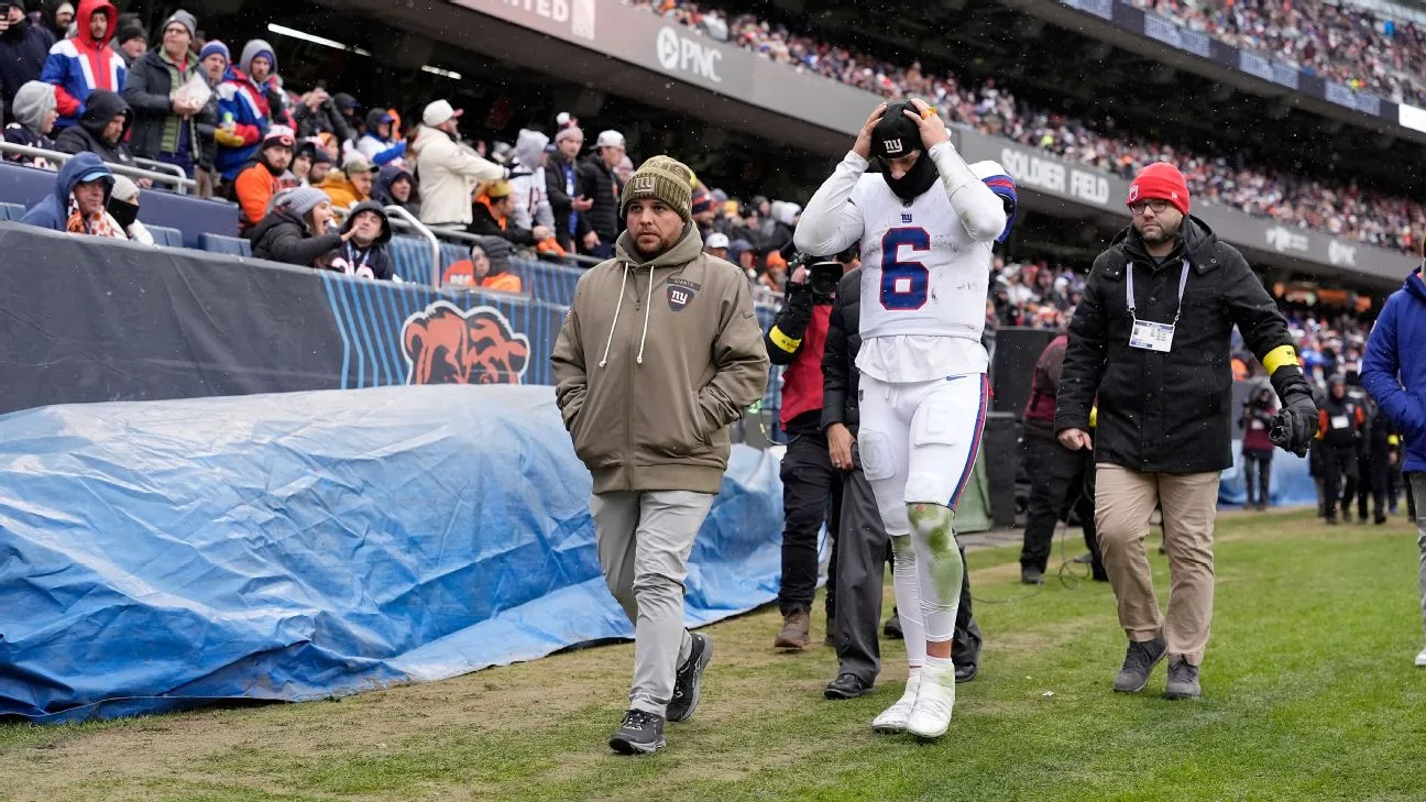 Rookie Quarterback Jaxson Dart Diagnosed with Concussion Following Giants’ Fourth-Quarter Collapse Against Bears