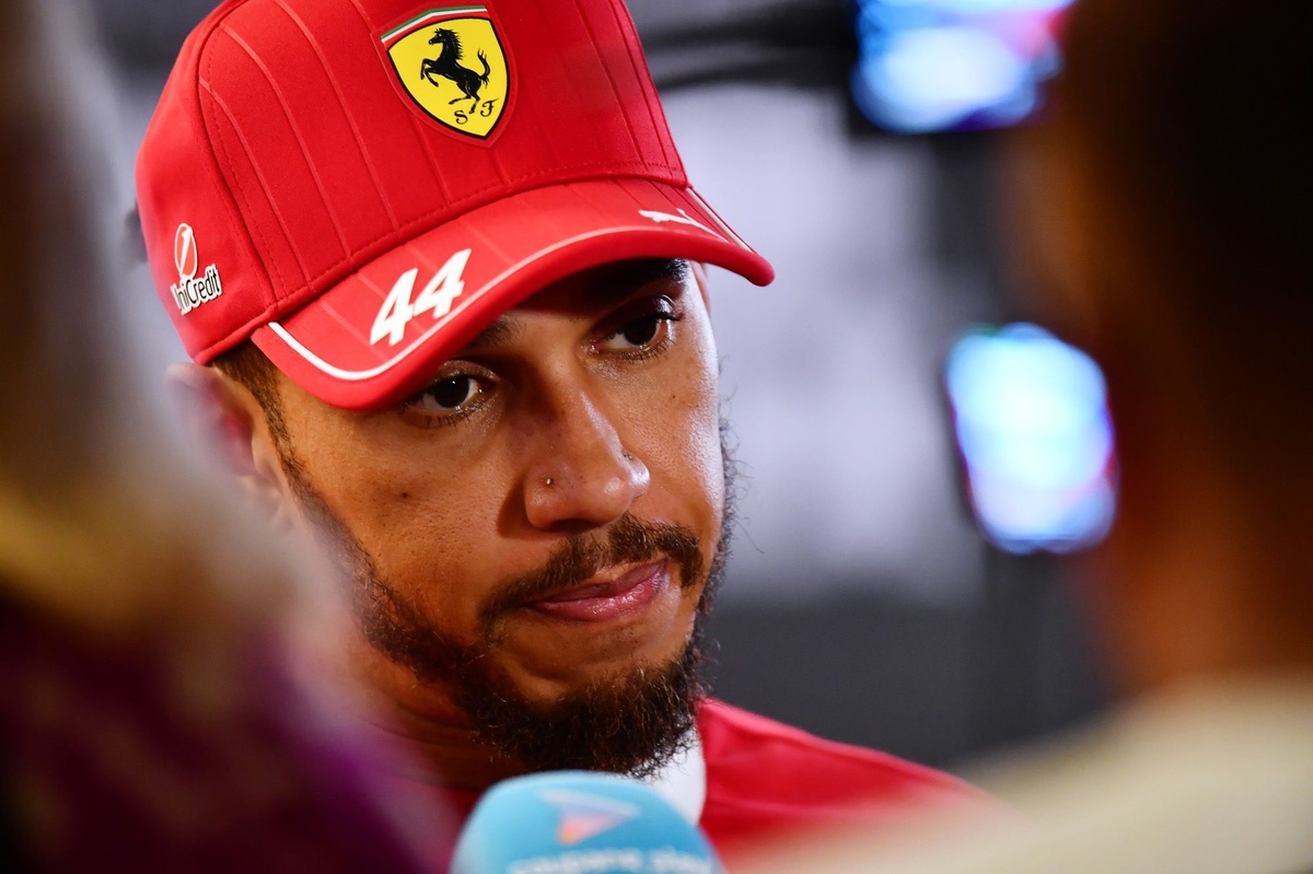 Fred Vasseur Defends Lewis Hamilton’s Demeanour Amid Challenging Ferrari Debut, Citing Internal Positivity and Transition Complexity