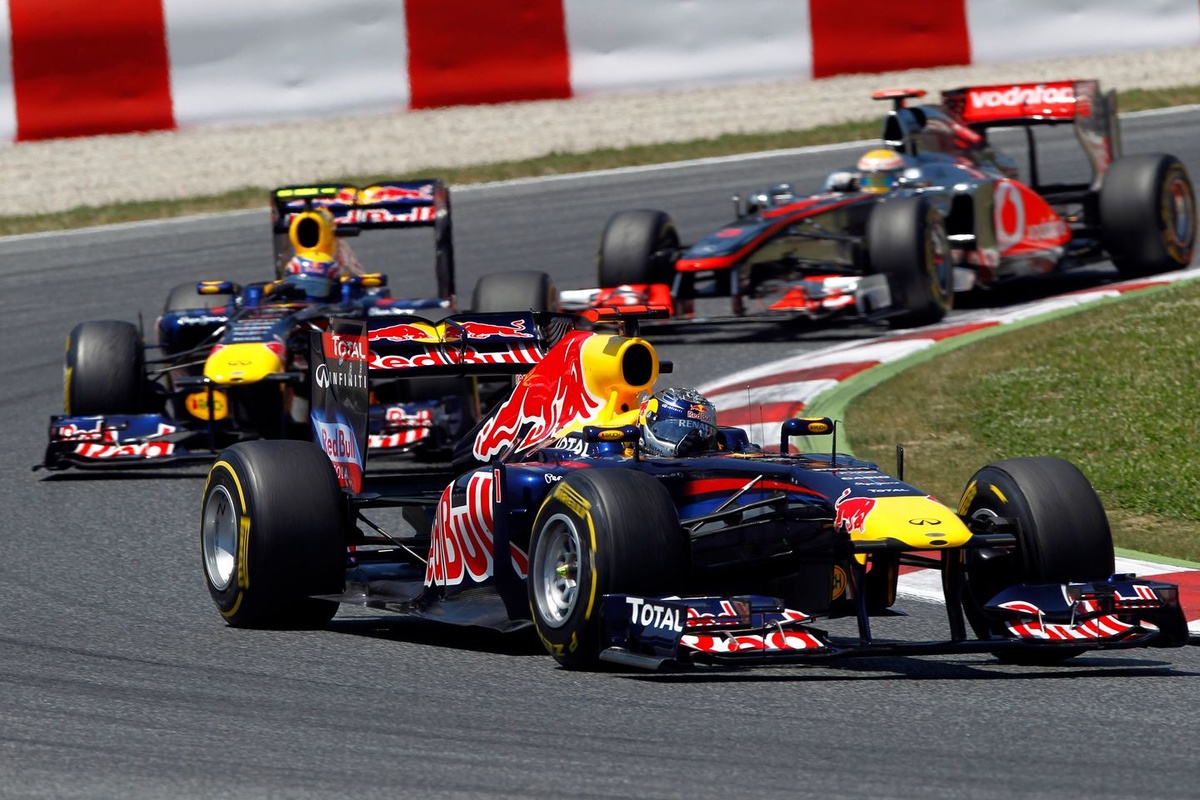 Australian Supercars Stars Conquer Formula 1 Power in RB7 Challenge at The Bend