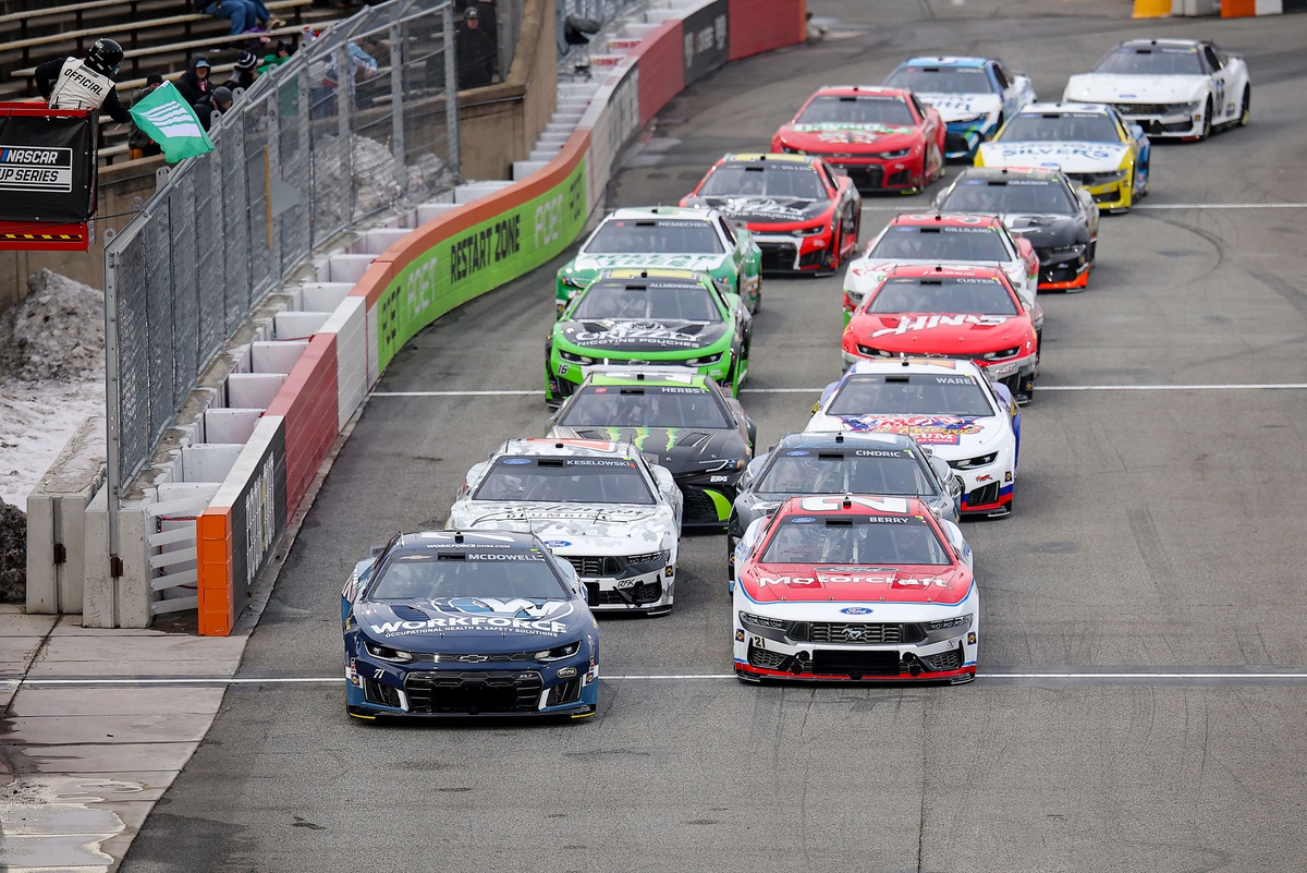 Berry and Cindric Secure Clash Berths in Bumper-to-Bumper Last-Chance Qualifier at Bowman Gray Stadium