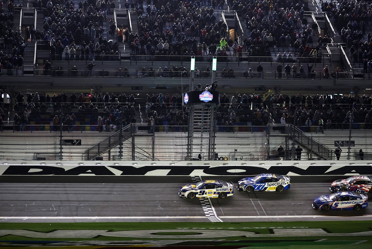 Chase Elliott Dominates Duel #2 in a Flawless Performance at Daytona